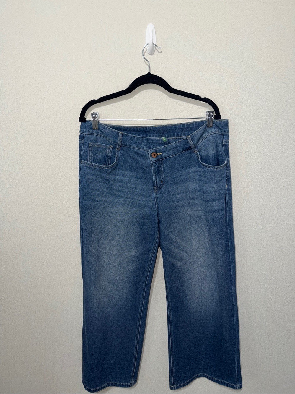 Halara low rise asymetric Flex denim Women’s Blue Wide-Leg Jeans